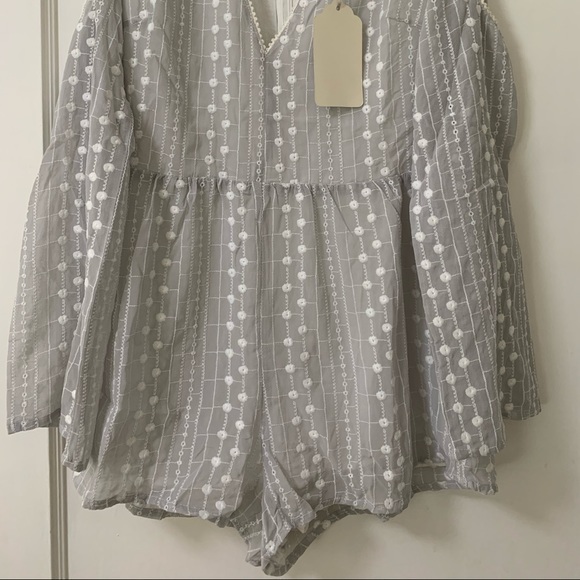 Honey Belle Size M Frey/White long sleeve romper - Picture 3 of 6